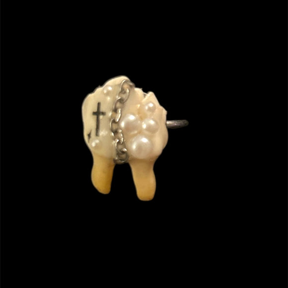 Steel Southern Gothic Deer Tooth Ring